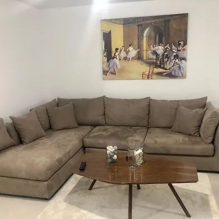 Luxury Stone Basement Διαμέρισμα *
